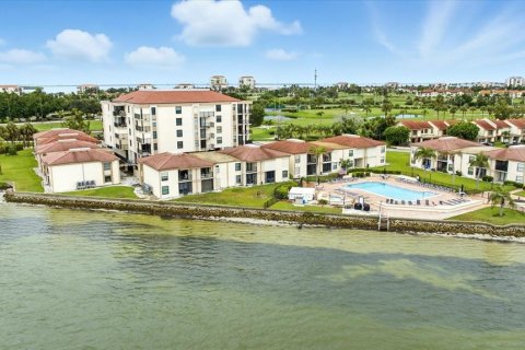 Condo in Saint Petersburg, Florida, 1 bedroom  № 1894847 - photo 26