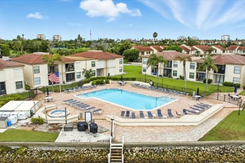 Condo in Saint Petersburg, Florida, 1 bedroom  № 1894847 - photo 27