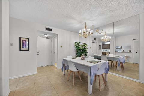 Condo in Saint Petersburg, Florida, 1 bedroom  № 1894847 - photo 7