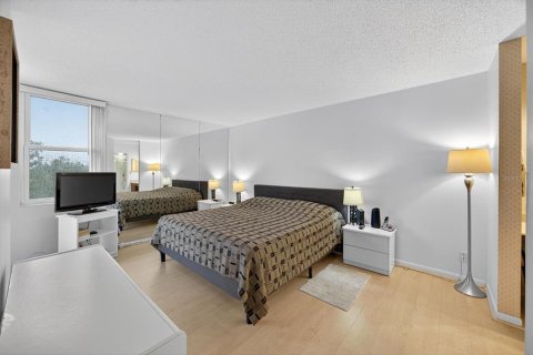 Condo in Saint Petersburg, Florida, 1 bedroom  № 1894847 - photo 13