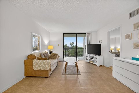 Condo in Saint Petersburg, Florida, 1 bedroom  № 1894847 - photo 8