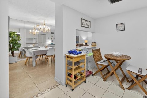 Condo in Saint Petersburg, Florida, 1 bedroom  № 1894847 - photo 5