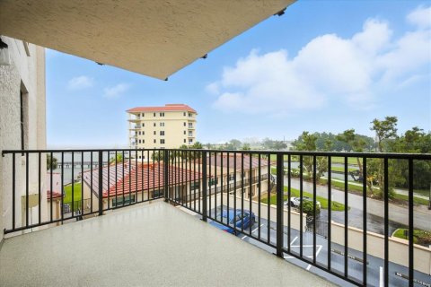 Condo in Saint Petersburg, Florida, 1 bedroom  № 1894847 - photo 19