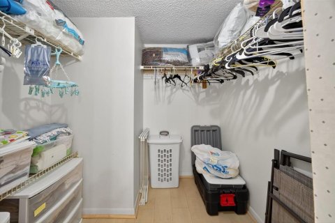 Condo in Saint Petersburg, Florida, 1 bedroom  № 1894847 - photo 18