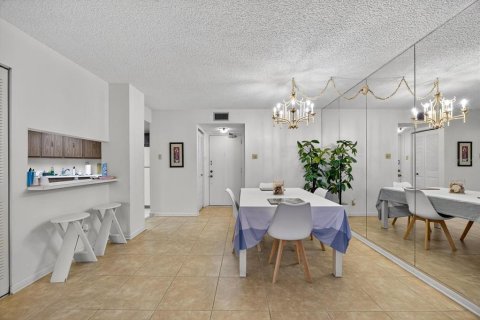 Condo in Saint Petersburg, Florida, 1 bedroom  № 1894847 - photo 3