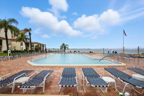 Condo in Saint Petersburg, Florida, 1 bedroom  № 1894847 - photo 23