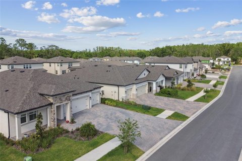 House in Land O' Lakes, Florida 4 bedrooms, 236.53 sq.m. № 1865812 - photo 4