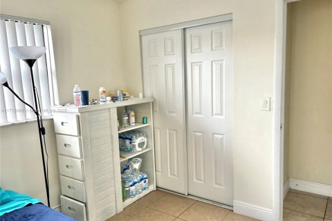 House in Sunrise, Florida 3 bedrooms, 105.26 sq.m. № 1466797 - photo 12