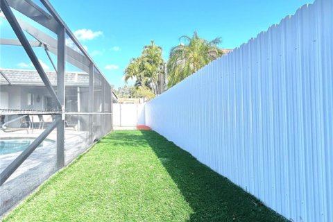 House in Sunrise, Florida 3 bedrooms, 105.26 sq.m. № 1466797 - photo 15