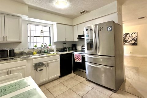 Villa ou maison à louer à Sunrise, Floride: 3 chambres, 105.26 m2 № 1466797 - photo 6