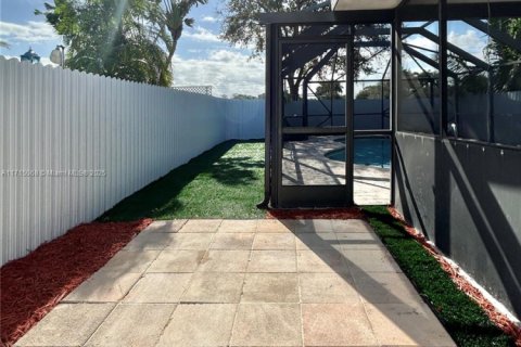 Villa ou maison à louer à Sunrise, Floride: 3 chambres, 105.26 m2 № 1466797 - photo 3