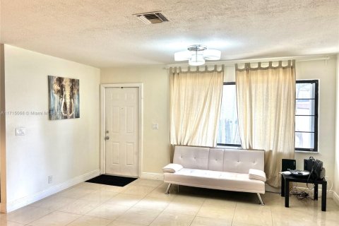 Villa ou maison à louer à Sunrise, Floride: 3 chambres, 105.26 m2 № 1466797 - photo 5