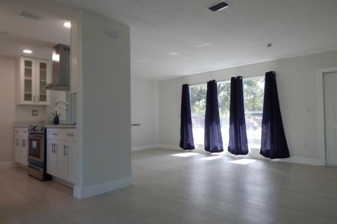 Villa ou maison à louer à North Palm Beach, Floride: 3 chambres, 102.56 m2 № 815602 - photo 1