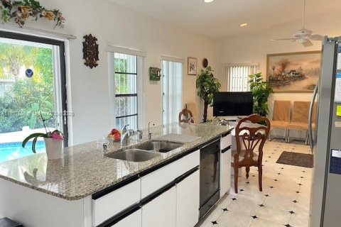 House in Sunny Isles Beach, Florida 4 bedrooms, 244.52 sq.m. № 1964767 - photo 16