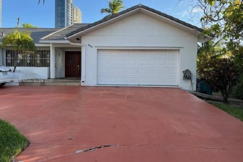 House in Sunny Isles Beach, Florida 4 bedrooms, 244.52 sq.m. № 1964767 - photo 3