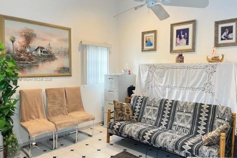 House in Sunny Isles Beach, Florida 4 bedrooms, 244.52 sq.m. № 1964767 - photo 20