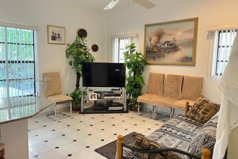 House in Sunny Isles Beach, Florida 4 bedrooms, 244.52 sq.m. № 1964767 - photo 21