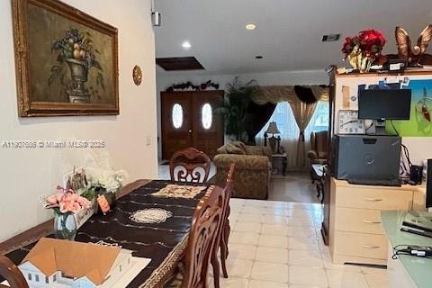 House in Sunny Isles Beach, Florida 4 bedrooms, 244.52 sq.m. № 1964767 - photo 11