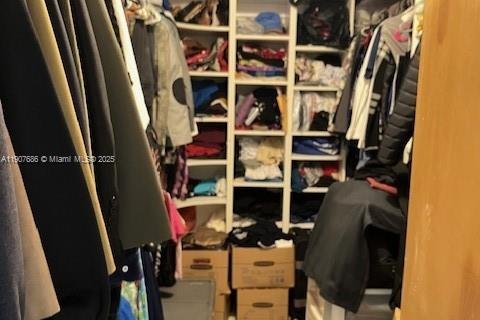 House in Sunny Isles Beach, Florida 4 bedrooms, 244.52 sq.m. № 1964767 - photo 29