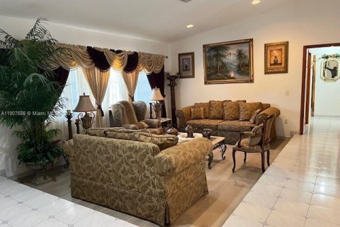 House in Sunny Isles Beach, Florida 4 bedrooms, 244.52 sq.m. № 1964767 - photo 7