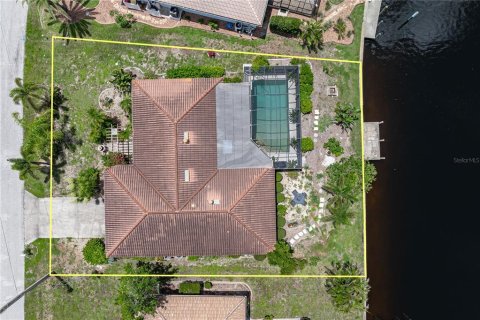 House in Punta Gorda, Florida 3 bedrooms, 173.36 sq.m. № 1806542 - photo 12
