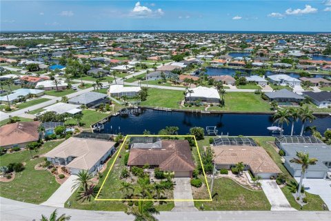 House in Punta Gorda, Florida 3 bedrooms, 173.36 sq.m. № 1806542 - photo 14