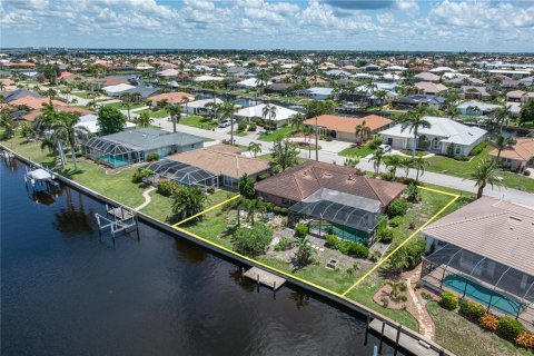 House in Punta Gorda, Florida 3 bedrooms, 173.36 sq.m. № 1806542 - photo 4