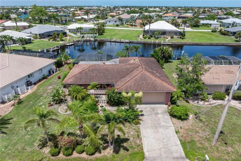 House in Punta Gorda, Florida 3 bedrooms, 173.36 sq.m. № 1806542 - photo 1