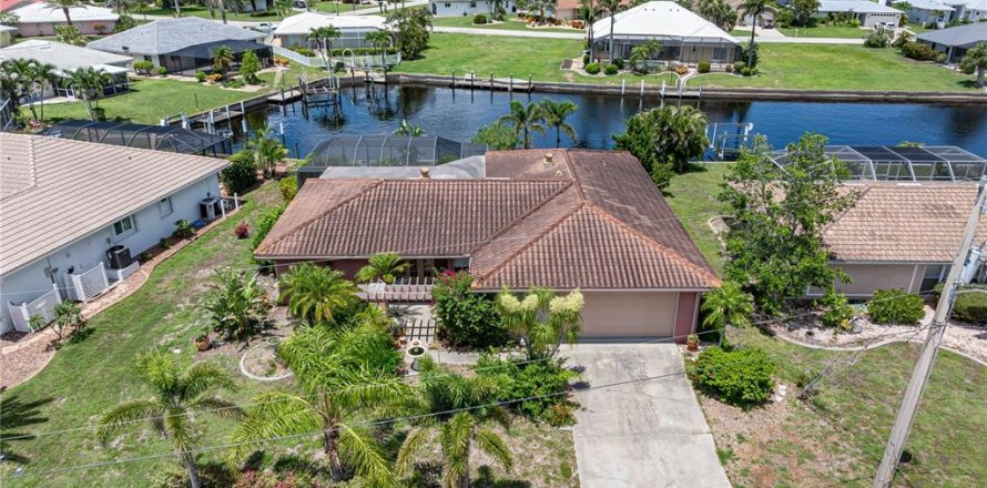 House in Punta Gorda, Florida 3 bedrooms, 173.36 sq.m. № 1806542
