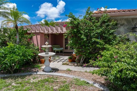 House in Punta Gorda, Florida 3 bedrooms, 173.36 sq.m. № 1806542 - photo 16
