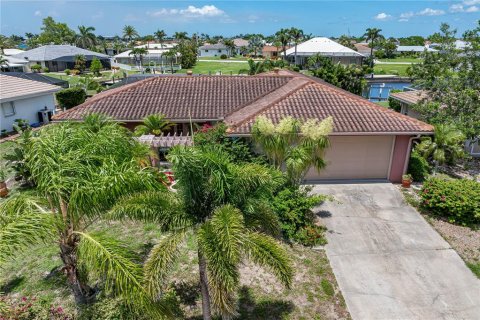 House in Punta Gorda, Florida 3 bedrooms, 173.36 sq.m. № 1806542 - photo 15