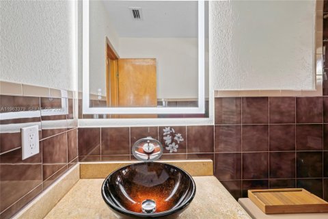 Купить виллу или дом в Майами, Флорида 5 спален, 302.68м2, № 2049722 - фото 20