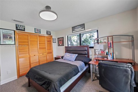 Купить виллу или дом в Майами, Флорида 5 спален, 302.68м2, № 2049722 - фото 22