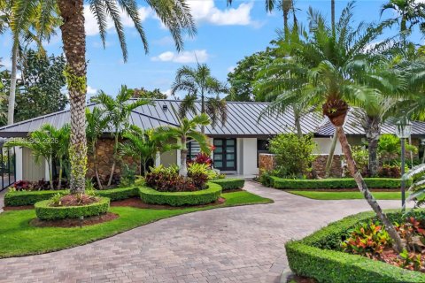 Дом в Майами, Флорида 5 спален, 302.68м2 № 2049722