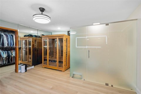 Купить виллу или дом в Майами, Флорида 5 спален, 302.68м2, № 2049722 - фото 30