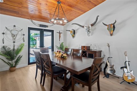 Купить виллу или дом в Майами, Флорида 5 спален, 302.68м2, № 2049722 - фото 13