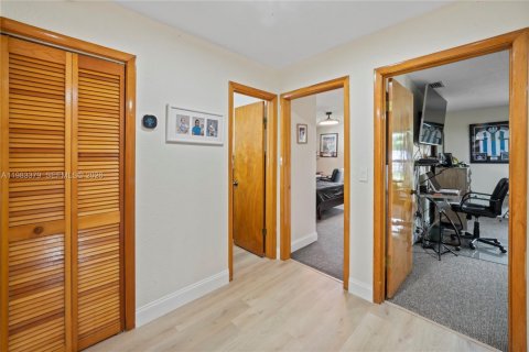 Купить виллу или дом в Майами, Флорида 5 спален, 302.68м2, № 2049722 - фото 16