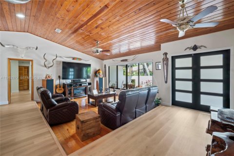 Купить виллу или дом в Майами, Флорида 5 спален, 302.68м2, № 2049722 - фото 10