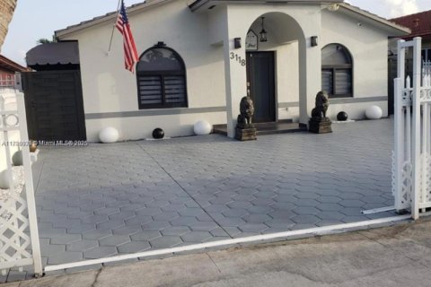 Villa ou maison à vendre à Hialeah, Floride: 3 chambres, 117.06 m2 № 1950295 - photo 2