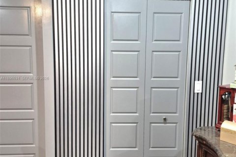 Villa ou maison à vendre à Hialeah, Floride: 3 chambres, 117.06 m2 № 1950295 - photo 20