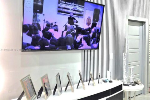 House in Hialeah, Florida 3 bedrooms, 117.06 sq.m. № 1950295 - photo 28