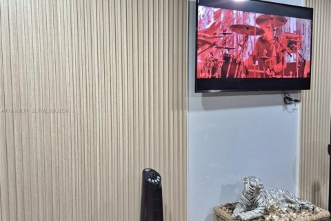 House in Hialeah, Florida 3 bedrooms, 117.06 sq.m. № 1950295 - photo 26