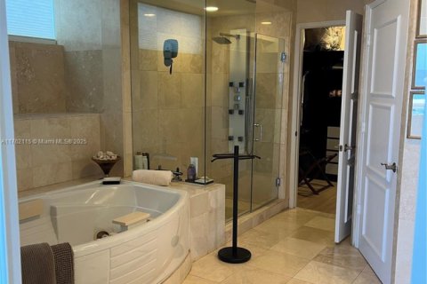 Condo in Sunny Isles Beach, Florida, 5 bedrooms  № 1707852 - photo 11