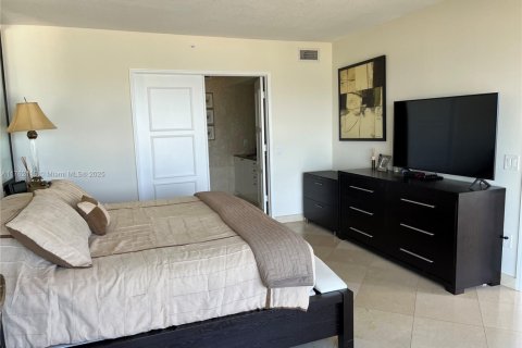 Condo in Sunny Isles Beach, Florida, 5 bedrooms  № 1707852 - photo 9