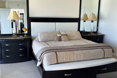 Condo in Sunny Isles Beach, Florida, 5 bedrooms  № 1707852 - photo 10