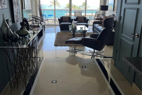 Condo in Sunny Isles Beach, Florida, 5 bedrooms  № 1707852 - photo 13