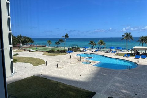 Condo in Sunny Isles Beach, Florida, 5 bedrooms  № 1707852 - photo 19