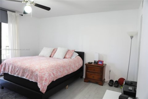 Condo in Key Biscayne, Florida, 1 bedroom  № 1712400 - photo 20