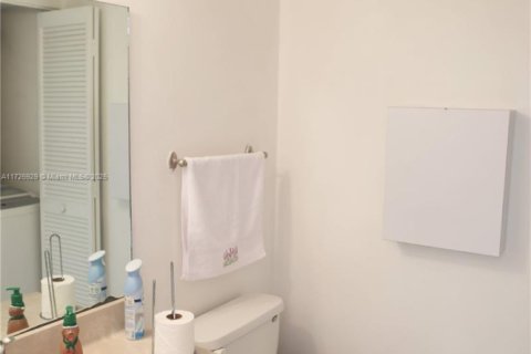 Condo in Key Biscayne, Florida, 1 bedroom  № 1712400 - photo 15