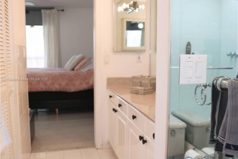 Condo in Key Biscayne, Florida, 1 bedroom  № 1712400 - photo 27